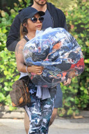 EXKLUSIV - Snooki bringt eine Ladung Dreckwäsche in die Reinigung