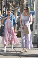 PEOPLE - Hochschwangere Kirsten Dunst holt sich Kaffee