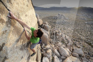 FEATURE - Corey Rich fortografiert Kletterer Alex Honnold in luftiger Höhe