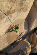 FEATURE - Corey Rich fortografiert Kletterer Alex Honnold in luftiger Höhe