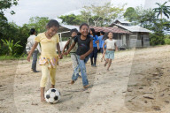 FEATURE - Kinder spielen Fussball