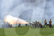PEOPLE - London: 62 Salut-Schüsse zum Thron-Jubiläum von Königin Elizabeth