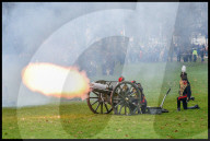 PEOPLE - London: 62 Salut-Schüsse zum Thron-Jubiläum von Königin Elizabeth