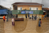 NEWS - Daurregen in Jakarta flutet ganze Städte