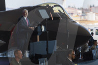 NEWS - US-Vize Mike Pence besucht amerikanische Truppen in Japan