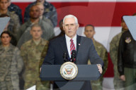 NEWS - US-Vize Mike Pence besucht amerikanische Truppen in Japan
