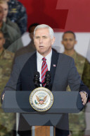 NEWS - US-Vize Mike Pence besucht amerikanische Truppen in Japan