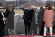 NEWS - US-Vize Mike Pence besucht amerikanische Truppen in Japan