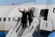 NEWS - US-Vize Mike Pence besucht amerikanische Truppen in Japan