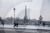 NEWS - Paris versinkt im Schnee