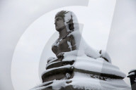 NEWS - Paris versinkt im Schnee
