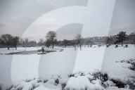 NEWS - Paris versinkt im Schnee