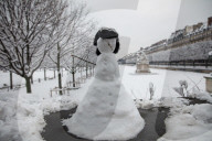 NEWS - Paris versinkt im Schnee