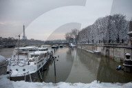 NEWS - Paris versinkt im Schnee