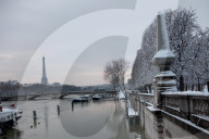 NEWS - Paris versinkt im Schnee