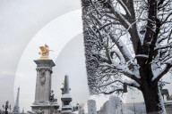 NEWS - Paris versinkt im Schnee