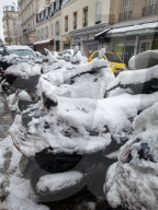 NEWS - Paris versinkt im Schnee
