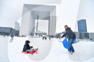 NEWS - Paris versinkt im Schnee