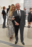 PEOPLE - Promis am Jasper Johns 'Something Resembling Truth' Ausstellung in Los Angeles