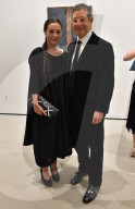 PEOPLE - Promis am Jasper Johns 'Something Resembling Truth' Ausstellung in Los Angeles
