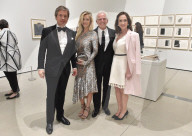 PEOPLE - Promis am Jasper Johns 'Something Resembling Truth' Ausstellung in Los Angeles