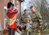 PEOPLE - Prinz Charles wird von Widder begrüsst