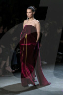 PEOPLE - New York Fashion Week: Gigi und Bella Hadid für Prabal Gurung auf dem Catwalk