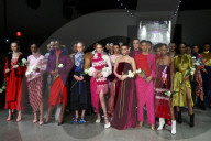 PEOPLE - New York Fashion Week: Gigi und Bella Hadid für Prabal Gurung auf dem Catwalk