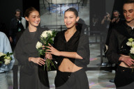 PEOPLE - New York Fashion Week: Gigi und Bella Hadid für Prabal Gurung auf dem Catwalk