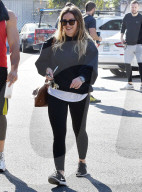 PEOPLE - Hilary Duff im sportlichen Outfit mit einem Freund unterwegs