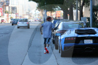 EXKLUSIV - Justin Bieber fährt seinen neuen Lamborghini in Beverly Hills aus