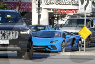 EXKLUSIV - Justin Bieber fährt seinen neuen Lamborghini in Beverly Hills aus