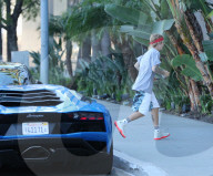 EXKLUSIV - Justin Bieber fährt seinen neuen Lamborghini in Beverly Hills aus
