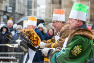 FEATURE -  Pancake Rennen in Grossbritannien