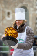FEATURE -  Pancake Rennen in Grossbritannien