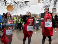 FEATURE -  Pancake Rennen in Grossbritannien