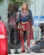 PEOPLE - Supergirl Melissa Benoist friert auf dem Filmset 