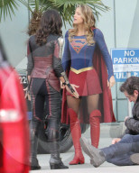 PEOPLE - Supergirl Melissa Benoist friert auf dem Filmset 
