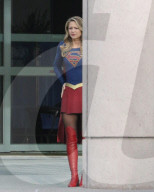 PEOPLE - Supergirl Melissa Benoist friert auf dem Filmset 