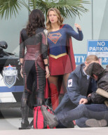 PEOPLE - Supergirl Melissa Benoist friert auf dem Filmset 