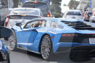 PEOPLE - Keine Vorbildsfunktion: Justin Bieber mit Handy am Steuer