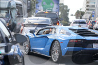 PEOPLE - Keine Vorbildsfunktion: Justin Bieber mit Handy am Steuer