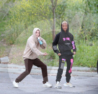 EXKLUSIV - Energiebündel: Jaden Smith albert mit einem Kumpel herum