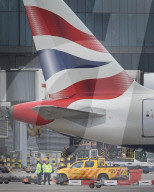 NEWS - Ein Toter bei Kollision auf Londoner Flughafen Heathrow 