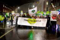 NEWS - London: Allmonatlicher Schweigemarsch für die Opfer von Grenfell