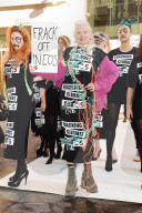 PEOPLE - Vivienne Westwood zeigt ihre Mode im Pop-Up Catwalk Style