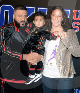 PEOPLE - Daddy's ganzer Stolz: Khaled's Söhnchen Asahd auf dem Laufsteg für Rookie