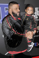 PEOPLE - Daddy's ganzer Stolz: Khaled's Söhnchen Asahd auf dem Laufsteg für Rookie