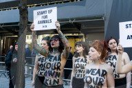 NEWS - PETA Flash Mob zum Auftakt der London Fashion Week