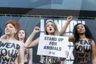 NEWS - PETA Flash Mob zum Auftakt der London Fashion Week